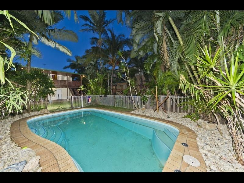 9 Rose Street, Westcourt QLD 4870