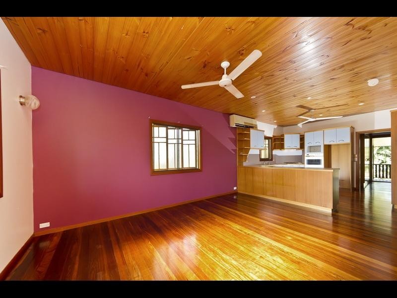 9 Rose Street, Westcourt QLD 4870