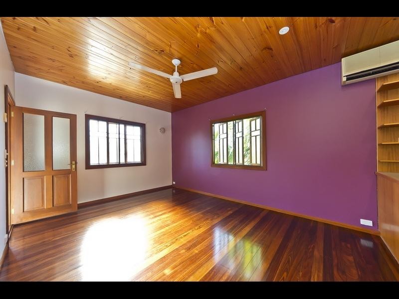 9 Rose Street, Westcourt QLD 4870