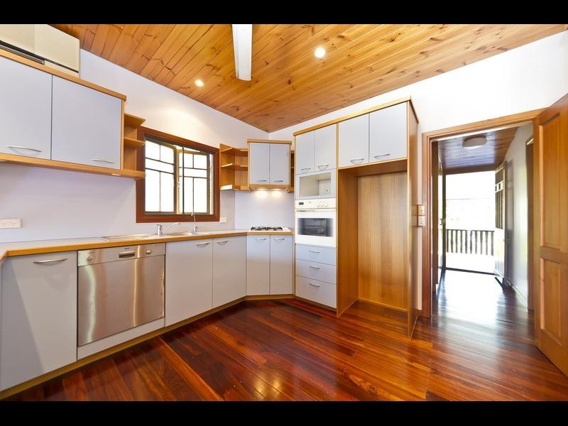 9 Rose Street, Westcourt QLD 4870