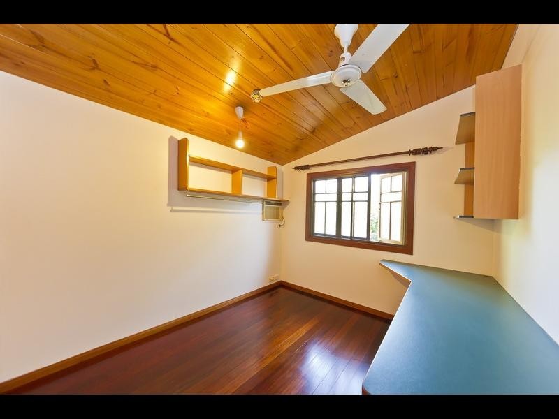 9 Rose Street, Westcourt QLD 4870