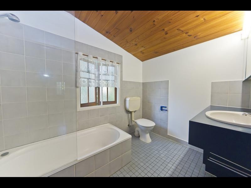 9 Rose Street, Westcourt QLD 4870