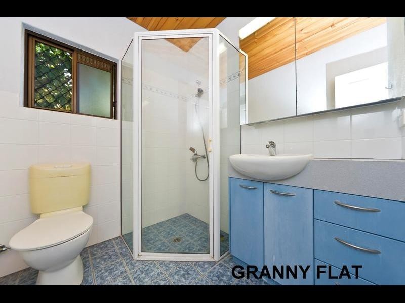 9 Rose Street, Westcourt QLD 4870