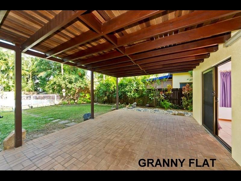 9 Rose Street, Westcourt QLD 4870