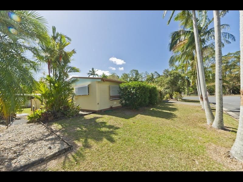 21 Grevillia Street, Mooroobool QLD 4870