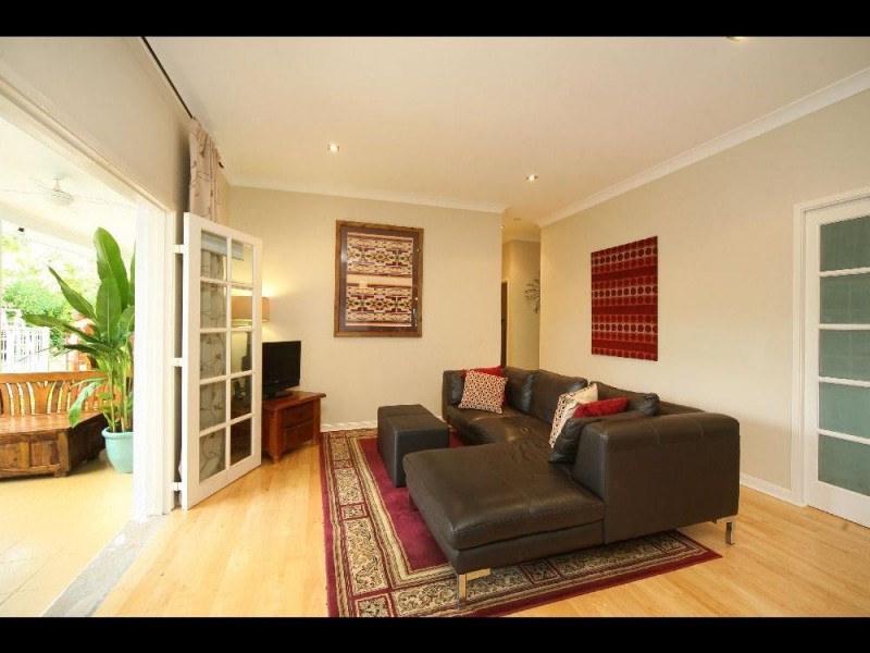 27 Southerden Drive, Mooroobool QLD 4870
