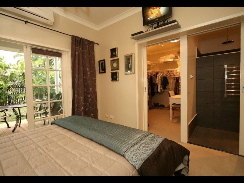 27 Southerden Drive, Mooroobool QLD 4870