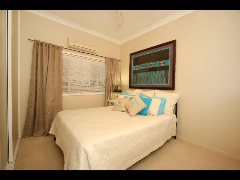 27 Southerden Drive, Mooroobool QLD 4870