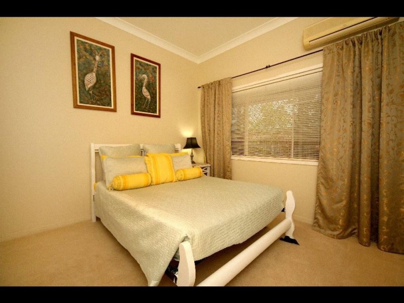 27 Southerden Drive, Mooroobool QLD 4870
