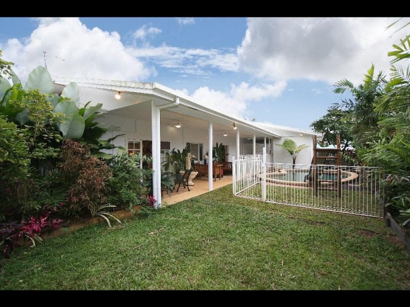 27 Southerden Drive, Mooroobool QLD 4870