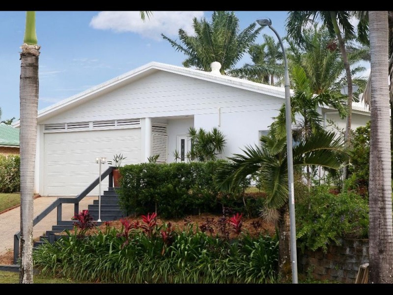 27 Southerden Drive, Mooroobool QLD 4870