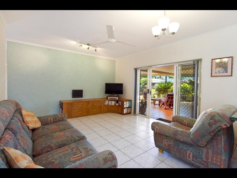 7 Mistletoe Close, Kamerunga QLD 4870