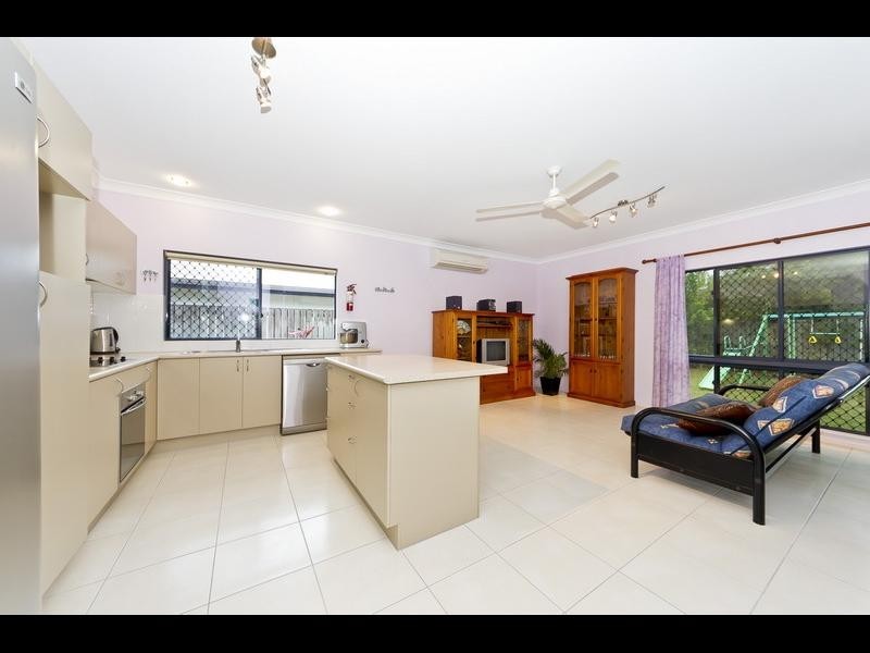 160 Timberlea Drive, Bentley Park QLD 4869