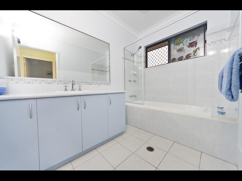 160 Timberlea Drive, Bentley Park QLD 4869