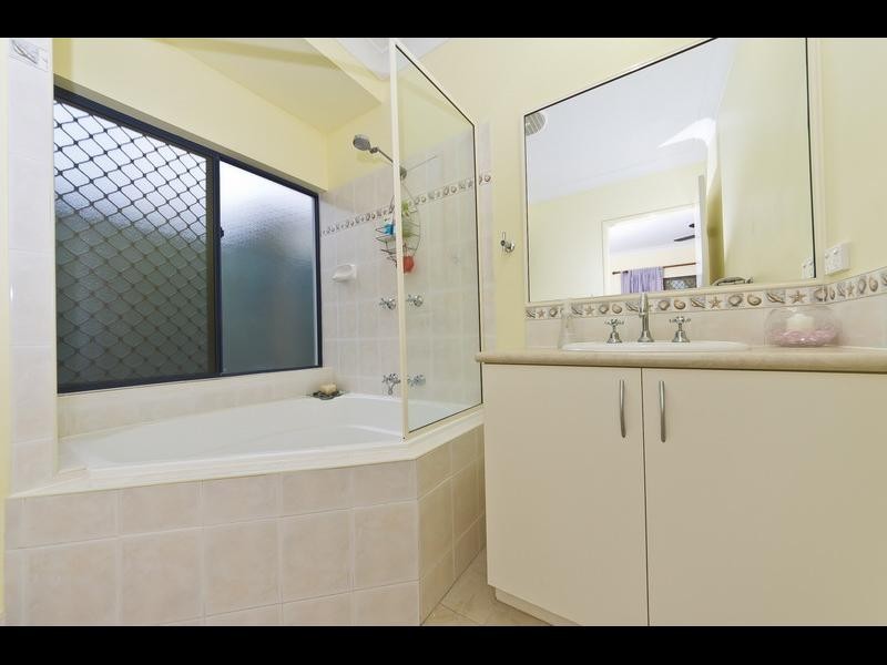 160 Timberlea Drive, Bentley Park QLD 4869