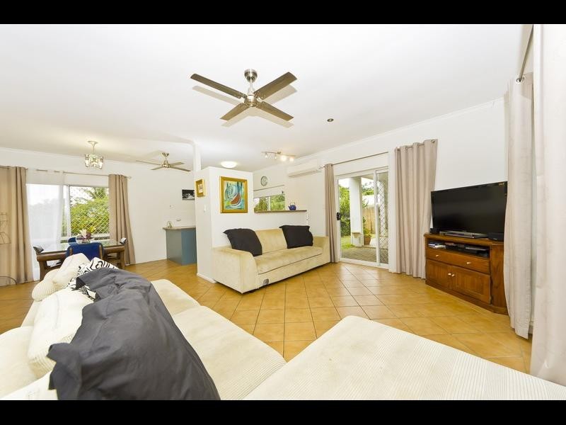 1 Hammond Court, Mooroobool QLD 4870