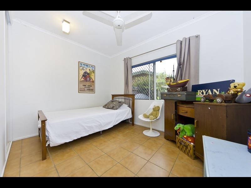 1 Hammond Court, Mooroobool QLD 4870