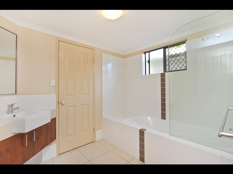 65/1-15 Robson Street, Mooroobool QLD 4870