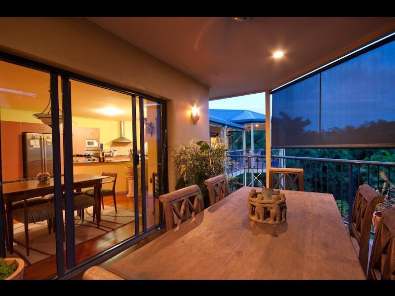 8 Philp Close, Kanimbla QLD 4870