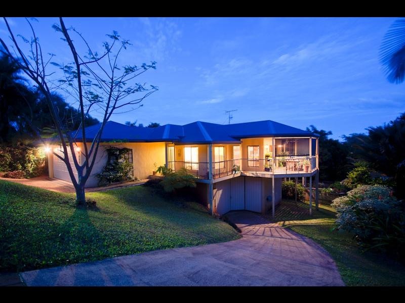 8 Philp Close, Kanimbla QLD 4870