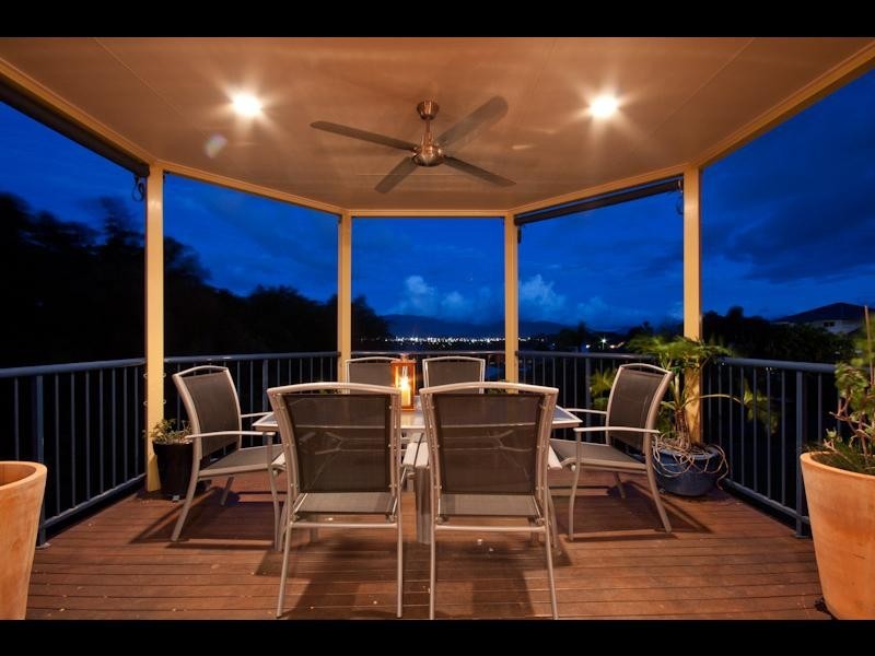 8 Philp Close, Kanimbla QLD 4870