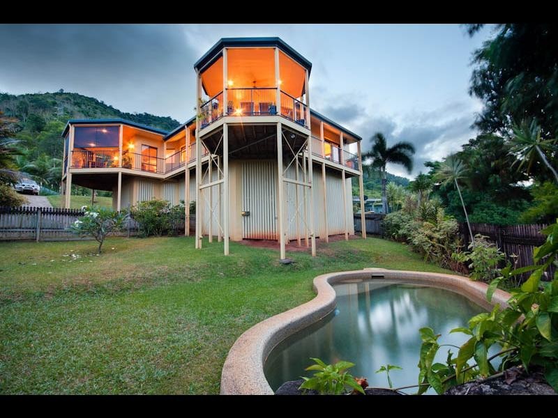 8 Philp Close, Kanimbla QLD 4870