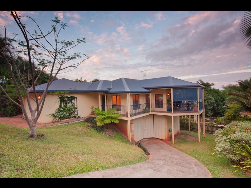 8 Philp Close, Kanimbla QLD 4870