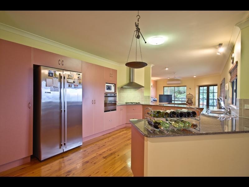 8 Philp Close, Kanimbla QLD 4870