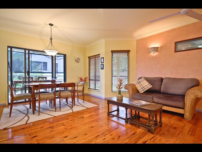 8 Philp Close, Kanimbla QLD 4870