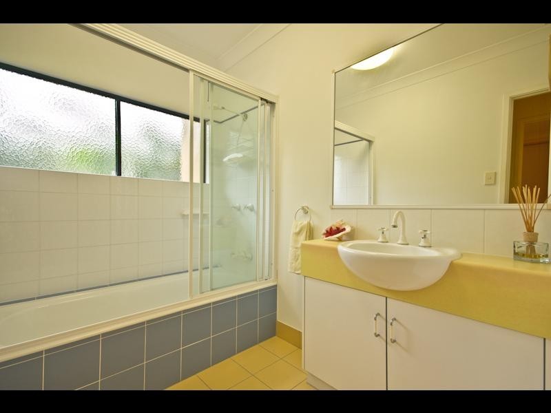 8 Philp Close, Kanimbla QLD 4870