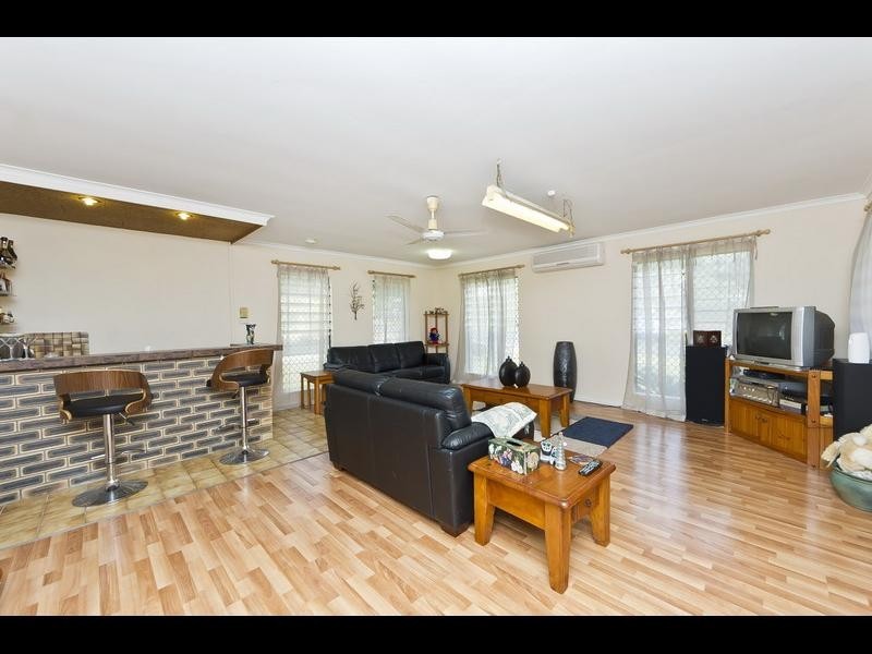 17 Augustus Street, Mooroobool QLD 4870