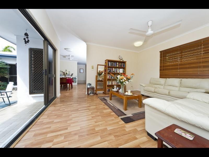 17 Augustus Street, Mooroobool QLD 4870