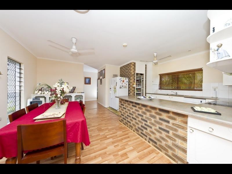 17 Augustus Street, Mooroobool QLD 4870