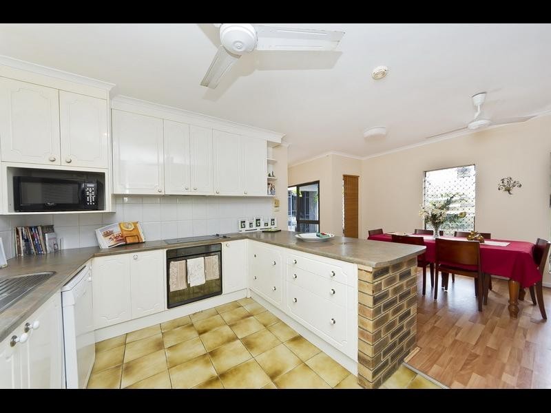 17 Augustus Street, Mooroobool QLD 4870