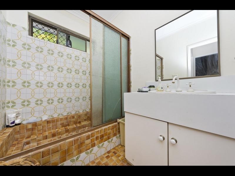 17 Augustus Street, Mooroobool QLD 4870