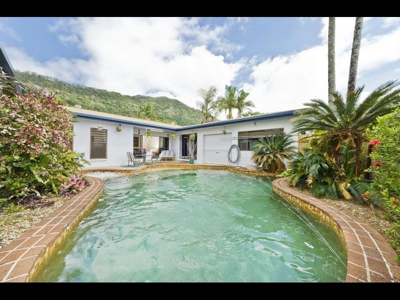 17 Augustus Street, Mooroobool QLD 4870