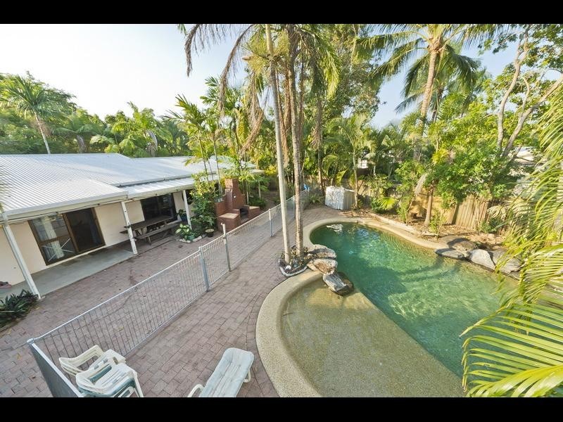 1 Wallum Close, Holloways Beach QLD 4878