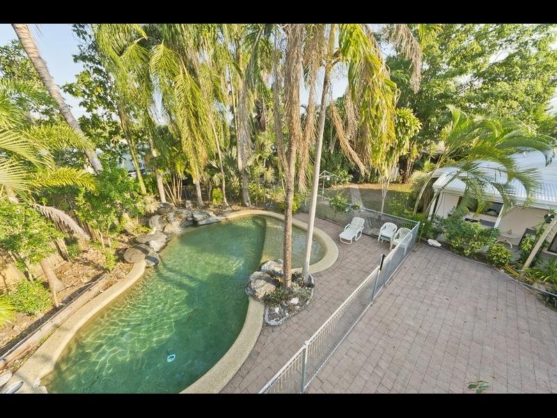 1 Wallum Close, Holloways Beach QLD 4878