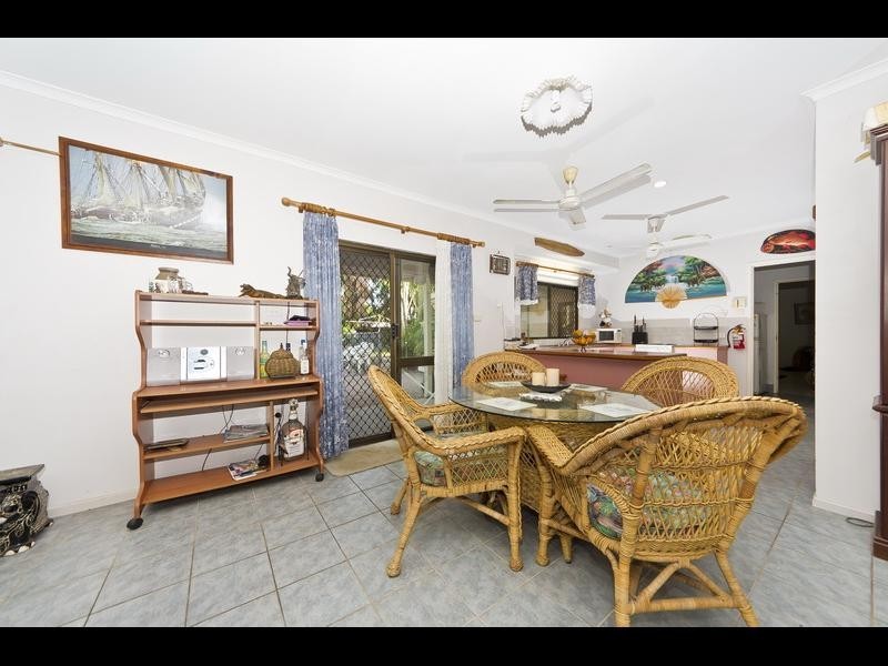 1 Wallum Close, Holloways Beach QLD 4878