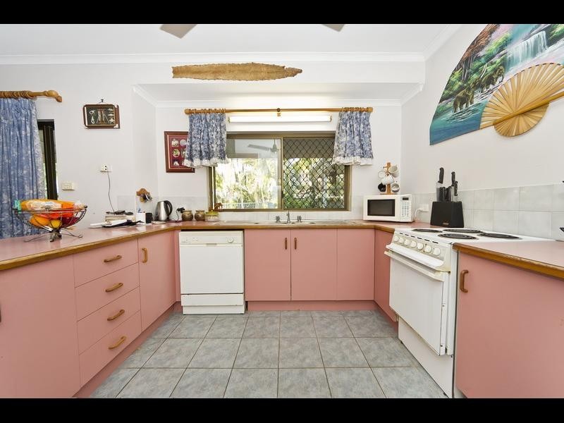 1 Wallum Close, Holloways Beach QLD 4878