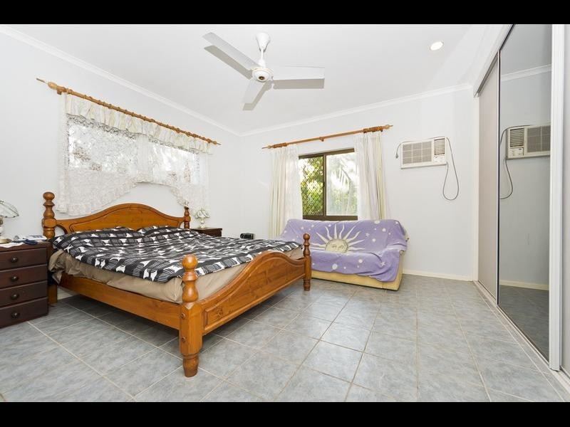 1 Wallum Close, Holloways Beach QLD 4878