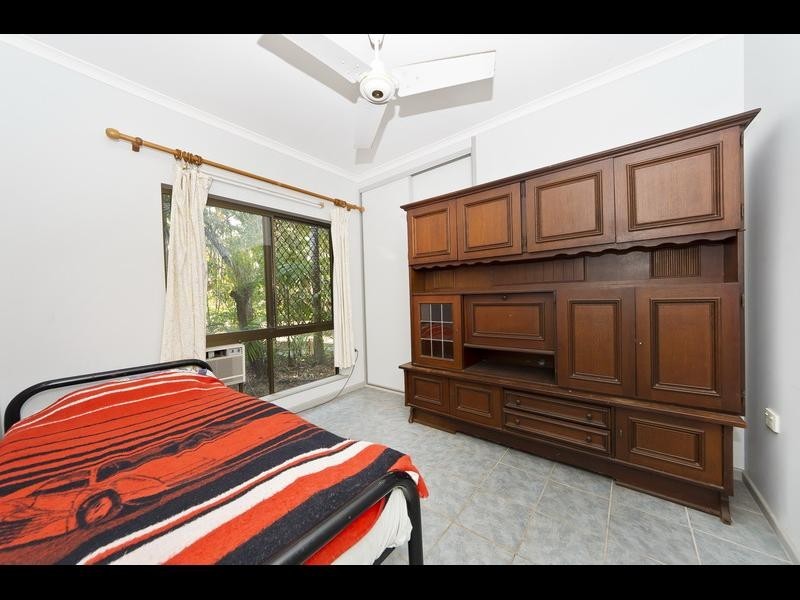 1 Wallum Close, Holloways Beach QLD 4878