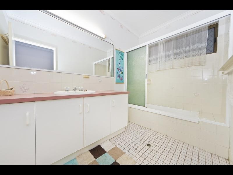1 Wallum Close, Holloways Beach QLD 4878