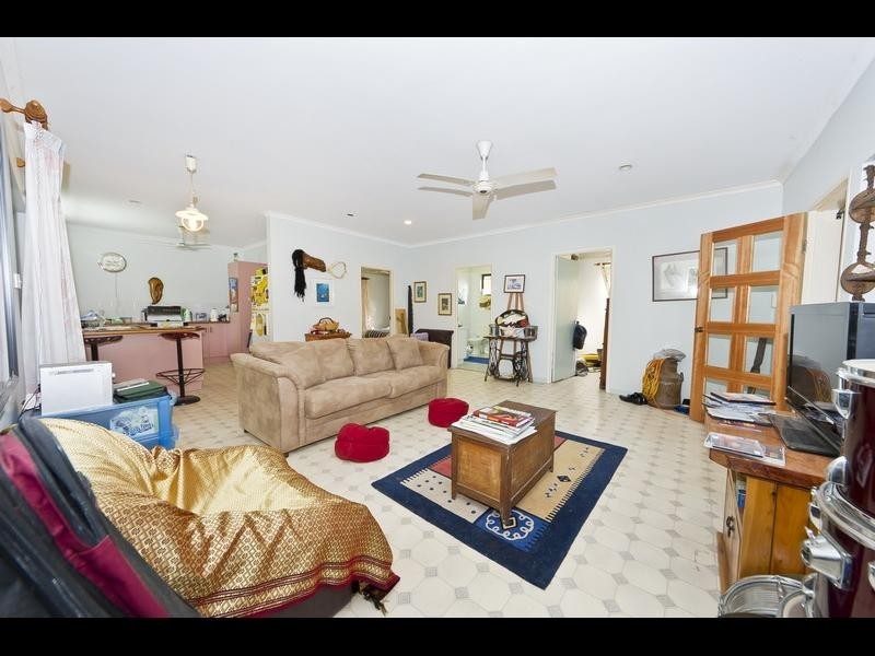1 Wallum Close, Holloways Beach QLD 4878