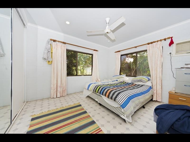1 Wallum Close, Holloways Beach QLD 4878