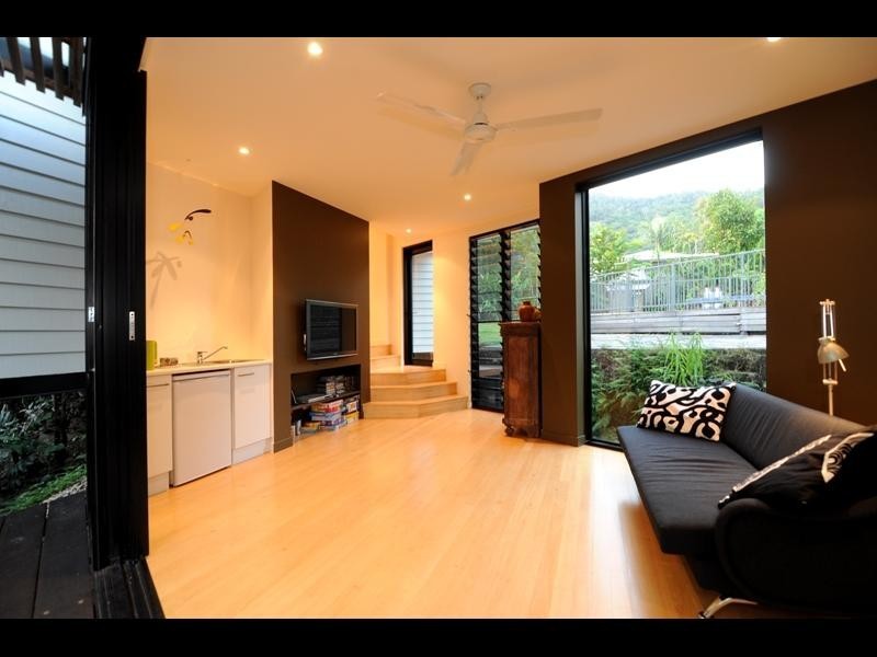 5 Mullins Street, Whitfield QLD 4870