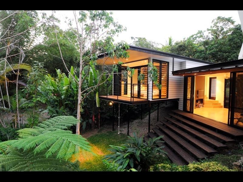 5 Mullins Street, Whitfield QLD 4870