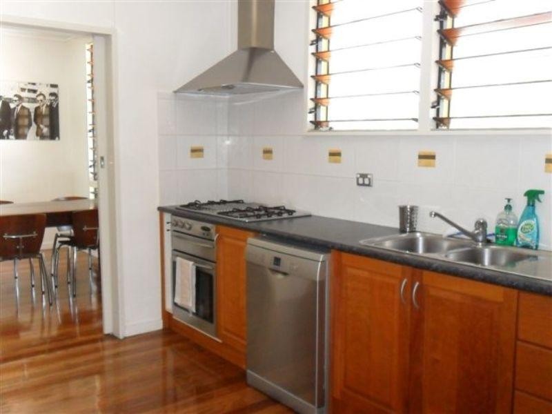 210 Greenslopes Street, Edge Hill QLD 4870