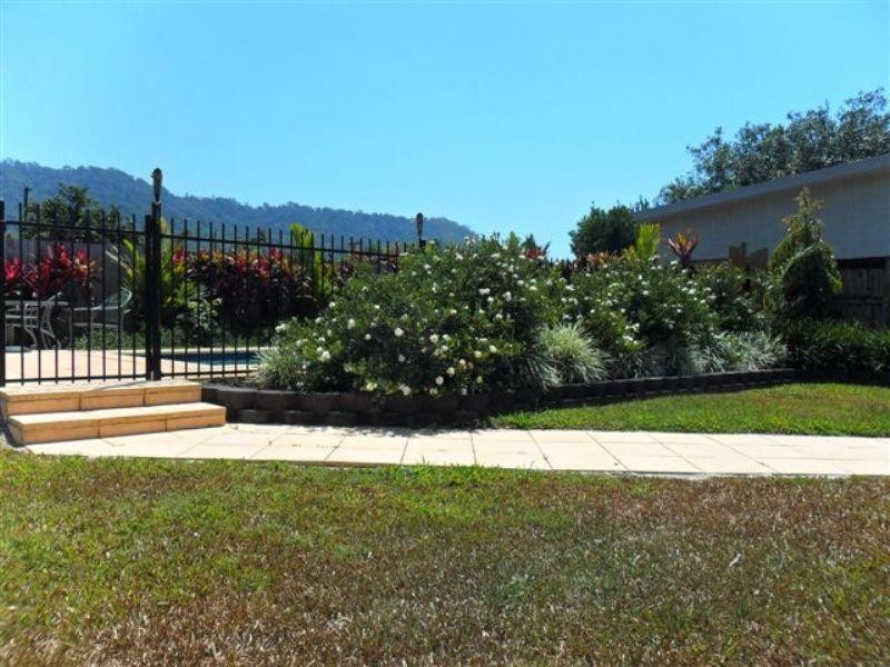 210 Greenslopes Street, Edge Hill QLD 4870