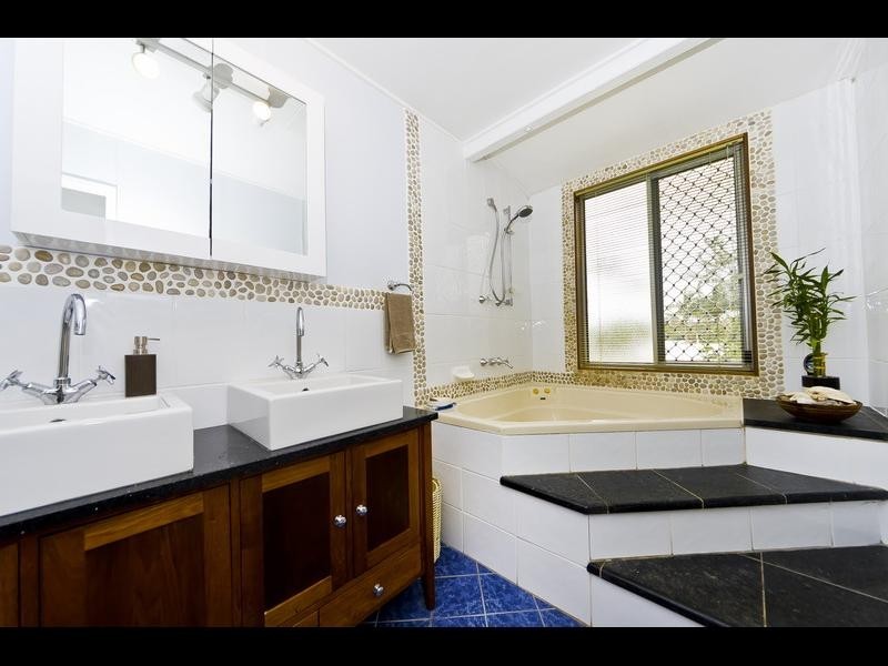 5 Mills Close, Manoora QLD 4870
